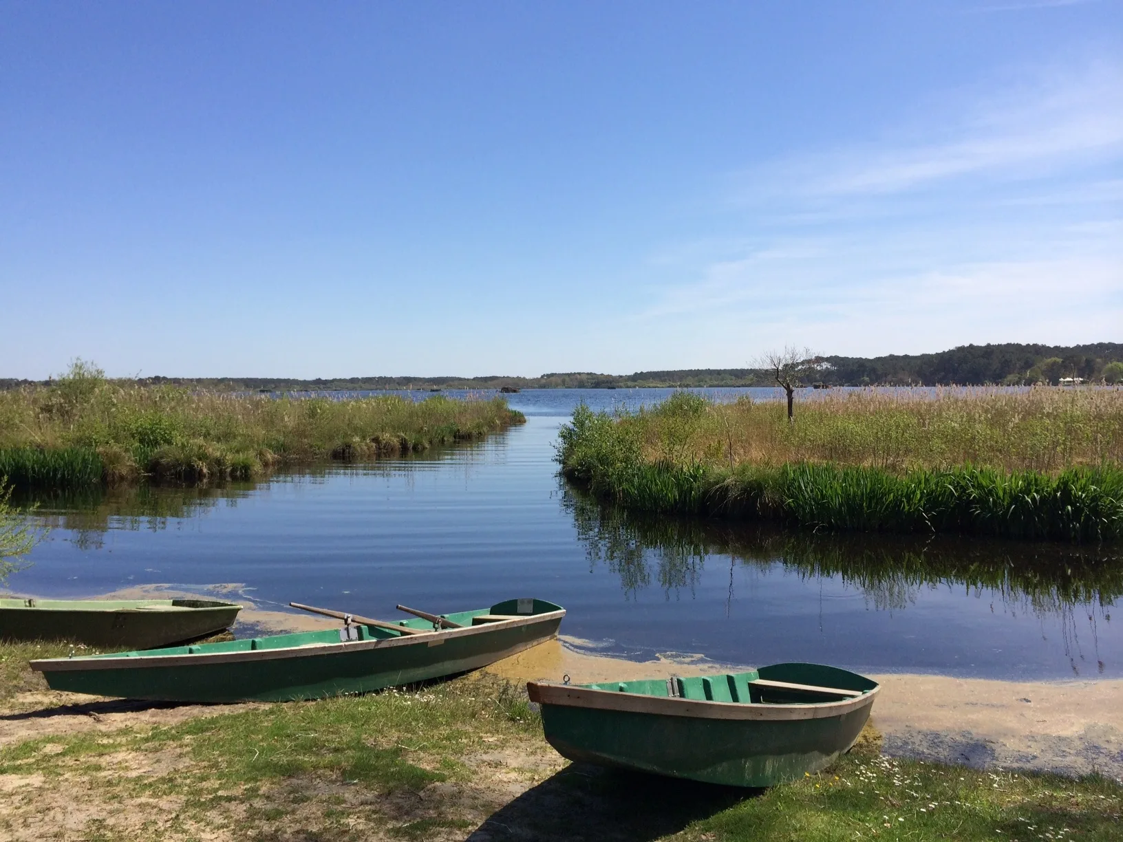 barques et pêche sur l’étang blanc
