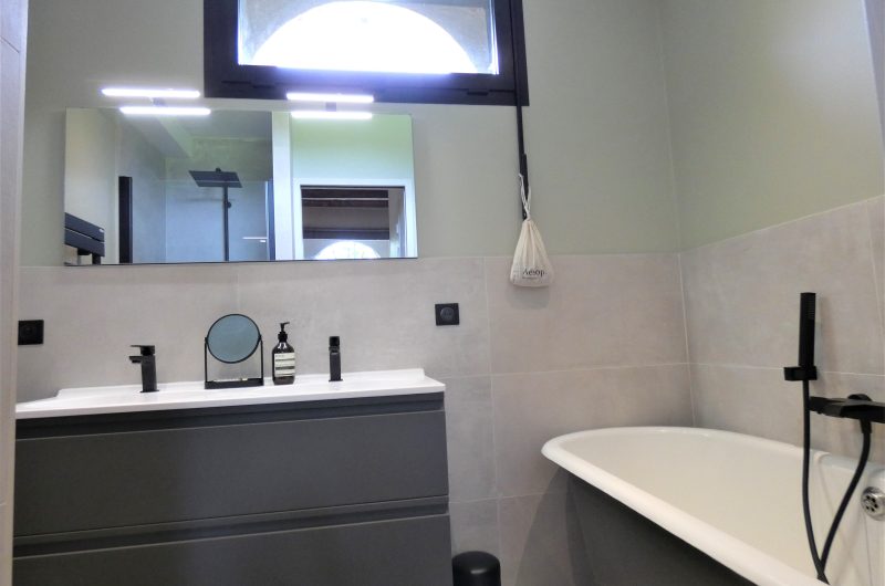 salle-de-bains-gite-écuries-du-chateau-biaudos