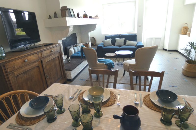 séjour-salon-gite-larmirail-eyres-moncube