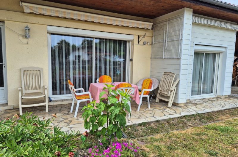 terrasse devant la maison