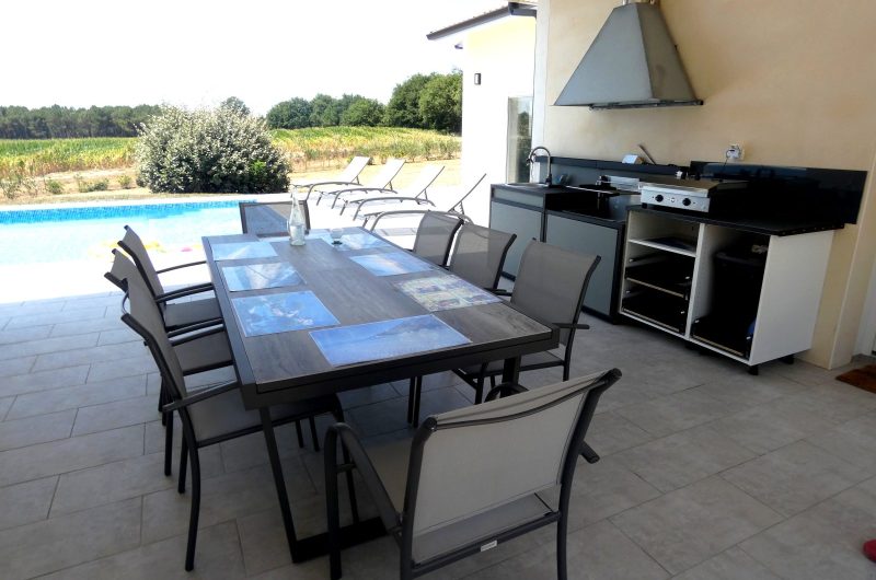 terrasse-gite-maison-segues-campagne