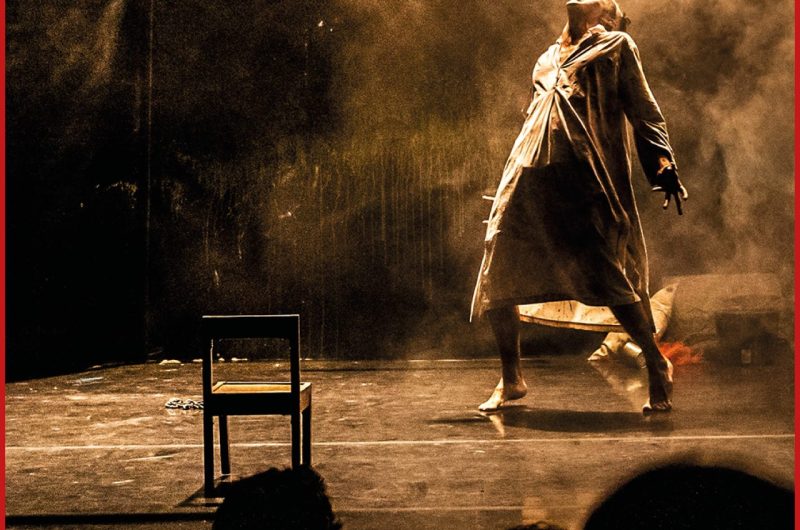 trop-pres-du-mur—-Fabien-DEBRABANDERE-